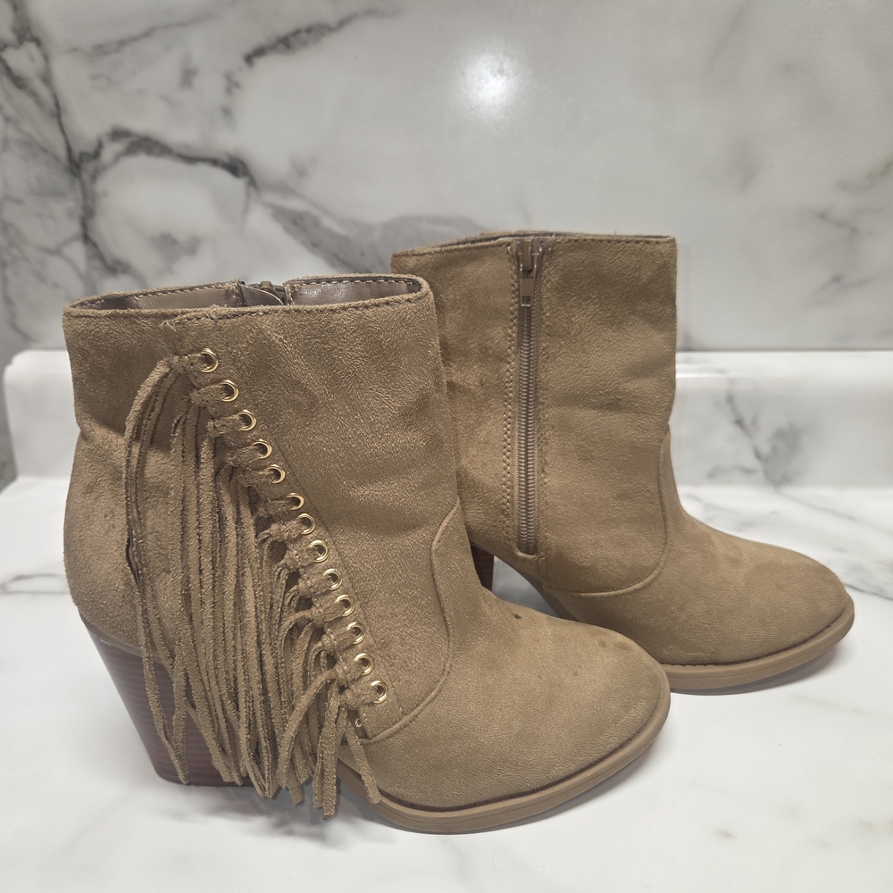 Stylish Tan Ankle Boots with Fringe Detail